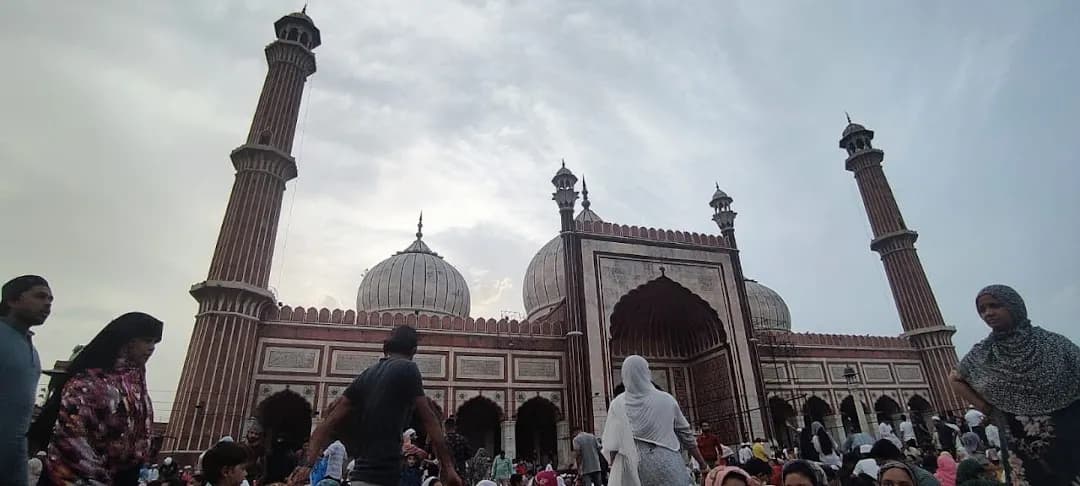 दिल्ली में शॉपिंग करने का प्लान बना रहे हैं तो एक बार आइए चितली क़ब्र